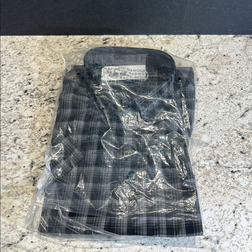 Cutter & Buck Easy Care Plaid Shirt Long Sleeve. Men’s size Medium. NWT.